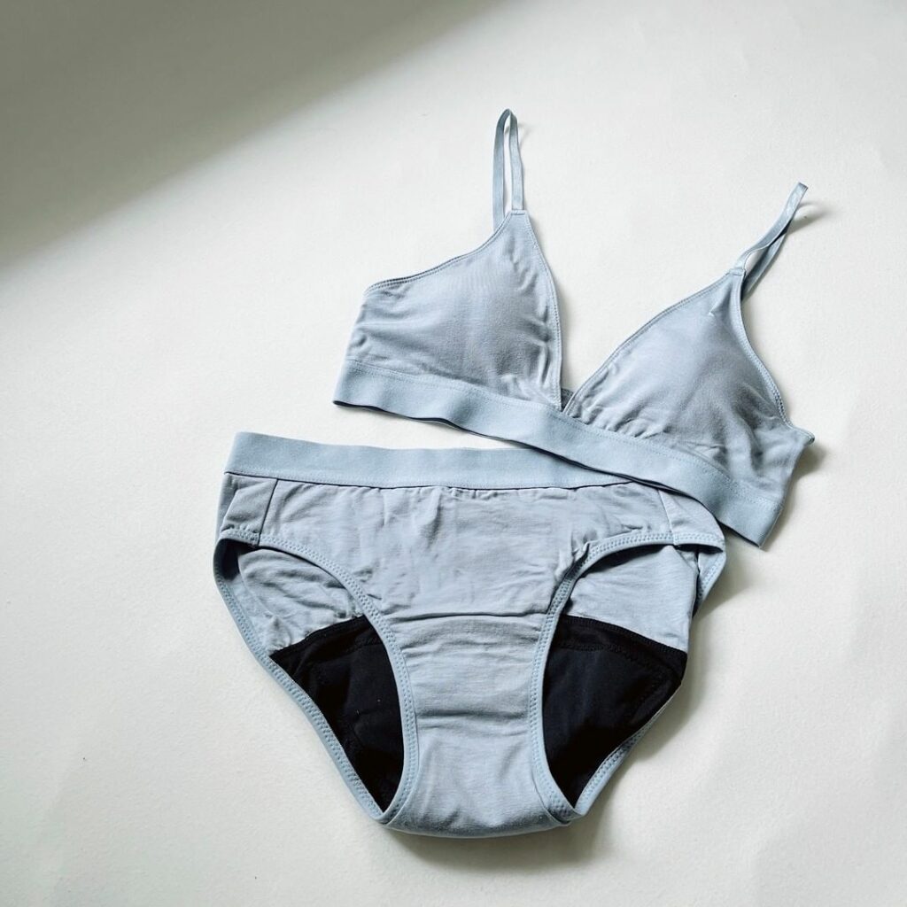 N.O.R.C by the lineとフェムテックブランドRinēのコラボレーションアイテムです。
 #サニタリーショーツ の吸水量は60ml。素材は肌触りの