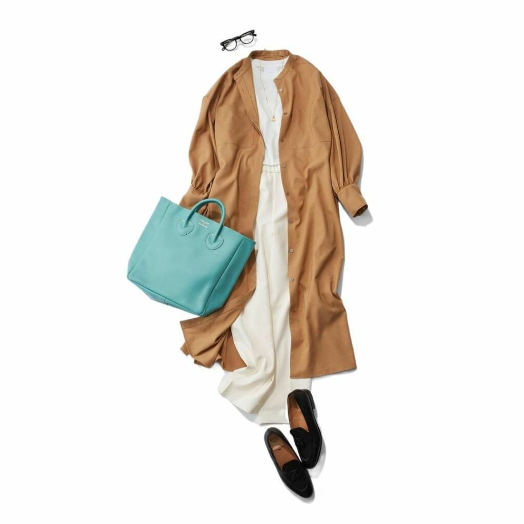 .
*PICK UP! Coordinate*
.
上下ともに勇気のいるオール白コーデのときでもベージュのシャツワンピを羽織れば気負いなく着こなせる！

ワンピ