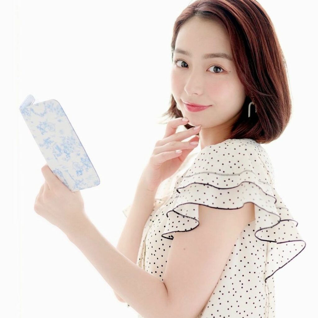 本日発売の美人百花7月号付録は
ずっと可愛いものが好きな、感度の高いレディに支持されているFURFURさんと初コラボした
「にゃんこトワルドジュイスマホケース」