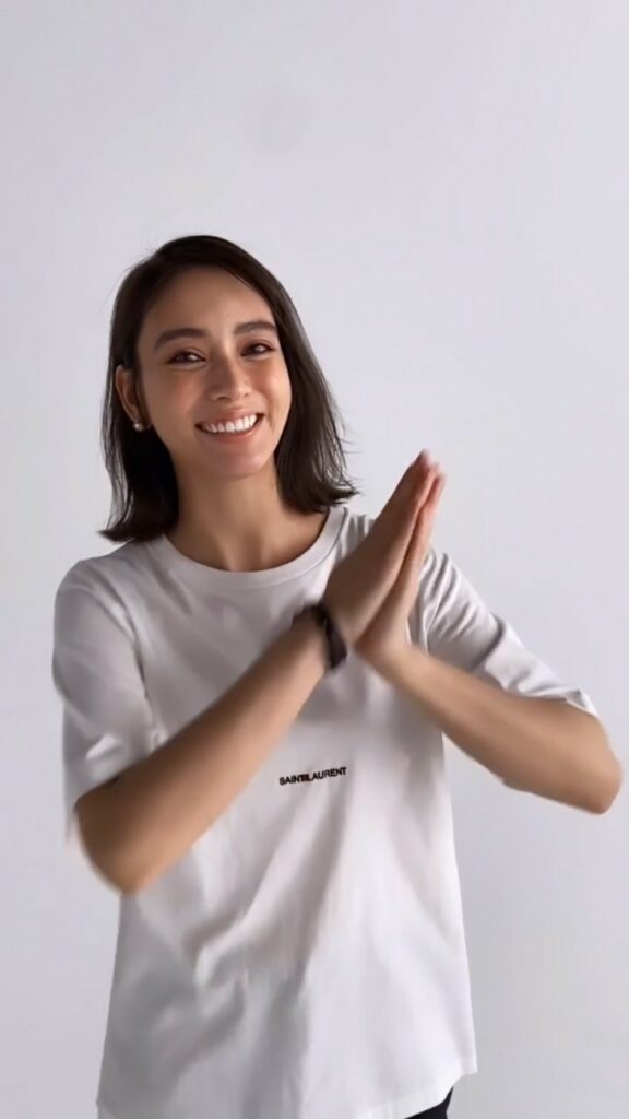 みなさん休日いかがお過ごしでしょうか？発売中の7月号カバーガール、カレンちゃんよりメッセージをお届け

#滝沢カレン #カバーガール #表紙 #メッセージ動画