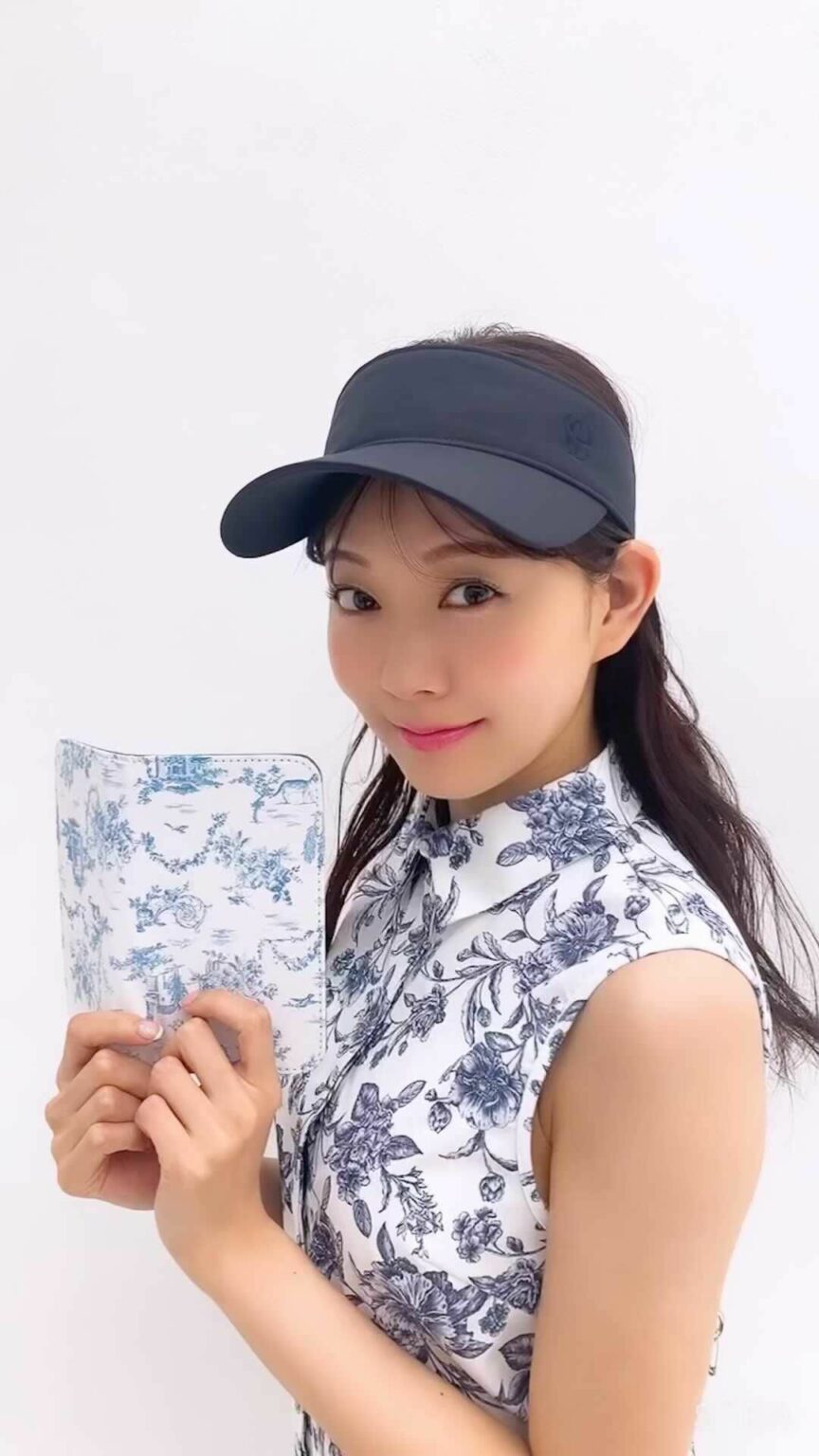 好評発売中の美人百花7月号の付録は、高感度なレディから大人気のブランドFURFURのトワルドジュイ手帳型スマホケースです

トワルドジュイ柄が話題となっている今