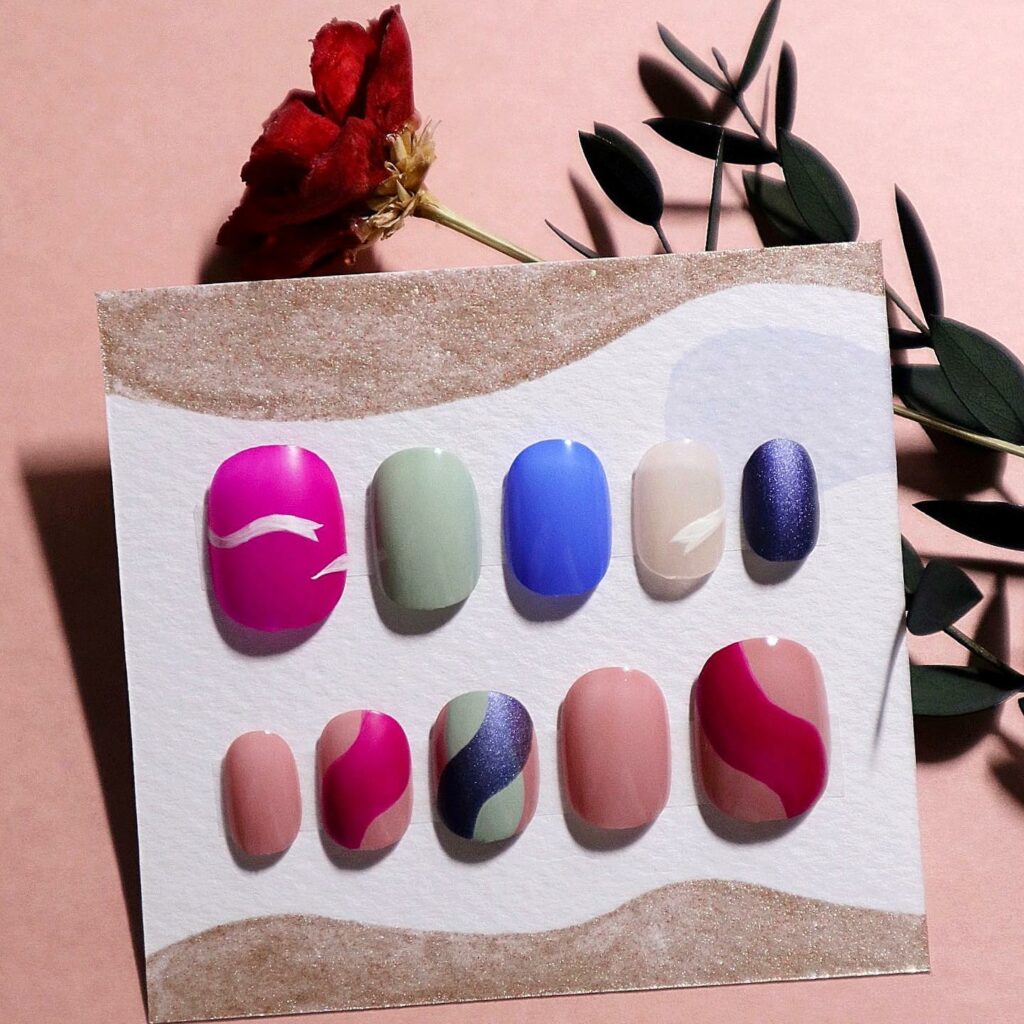 2022年下半期  #美的開運ネイル 
てんびん座の
ラッキーカラーは、ロイヤルブルー＆ピンク
ラッキーモチーフは、ハートとリボン

開運ネイルは... 「リボ