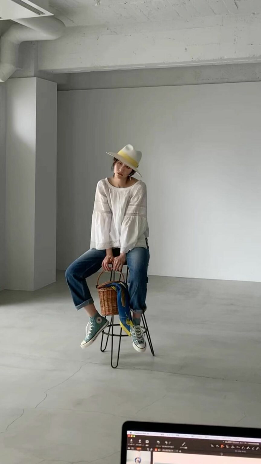 ７月号のスニーカー企画の撮影中、
土生ちゃんを隠し撮り

@habuchaan 

履いているのは、
くすみパステルのオールスター

ベーシックカラーもいいけれ