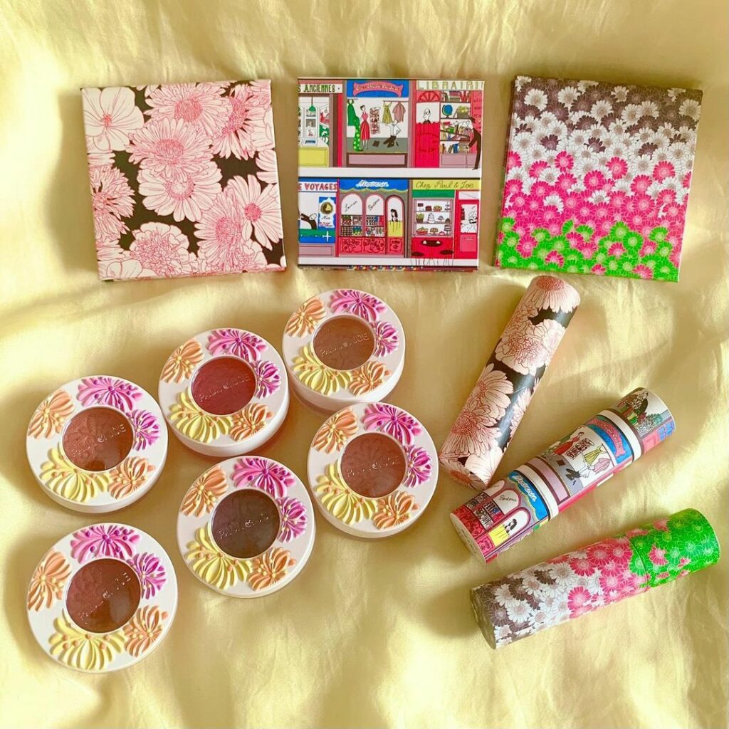 ポール & ジョーの秋新色
今季のテーマは「Parisian Market」 。澄んだ光と心地よい秋風に誘われて訪れるパリの蚤の市。自分だけの宝物と出会う ポール & ジョーの秋新色
今季のテーマは「Parisian Market」 。澄んだ光と心地よい秋風に誘われて訪れるパリの蚤の市。自分だけの宝物と出会う