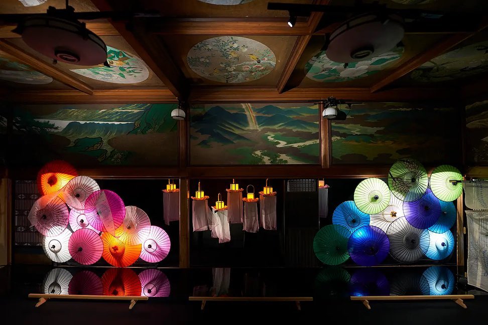 和アートイルミネーションで涼を感じる

ホテル雅叙園東京・東京都指定有形文化財「百段階段」にて、アートイルミネーション『和のあかり×百段階段2022～光と影・百