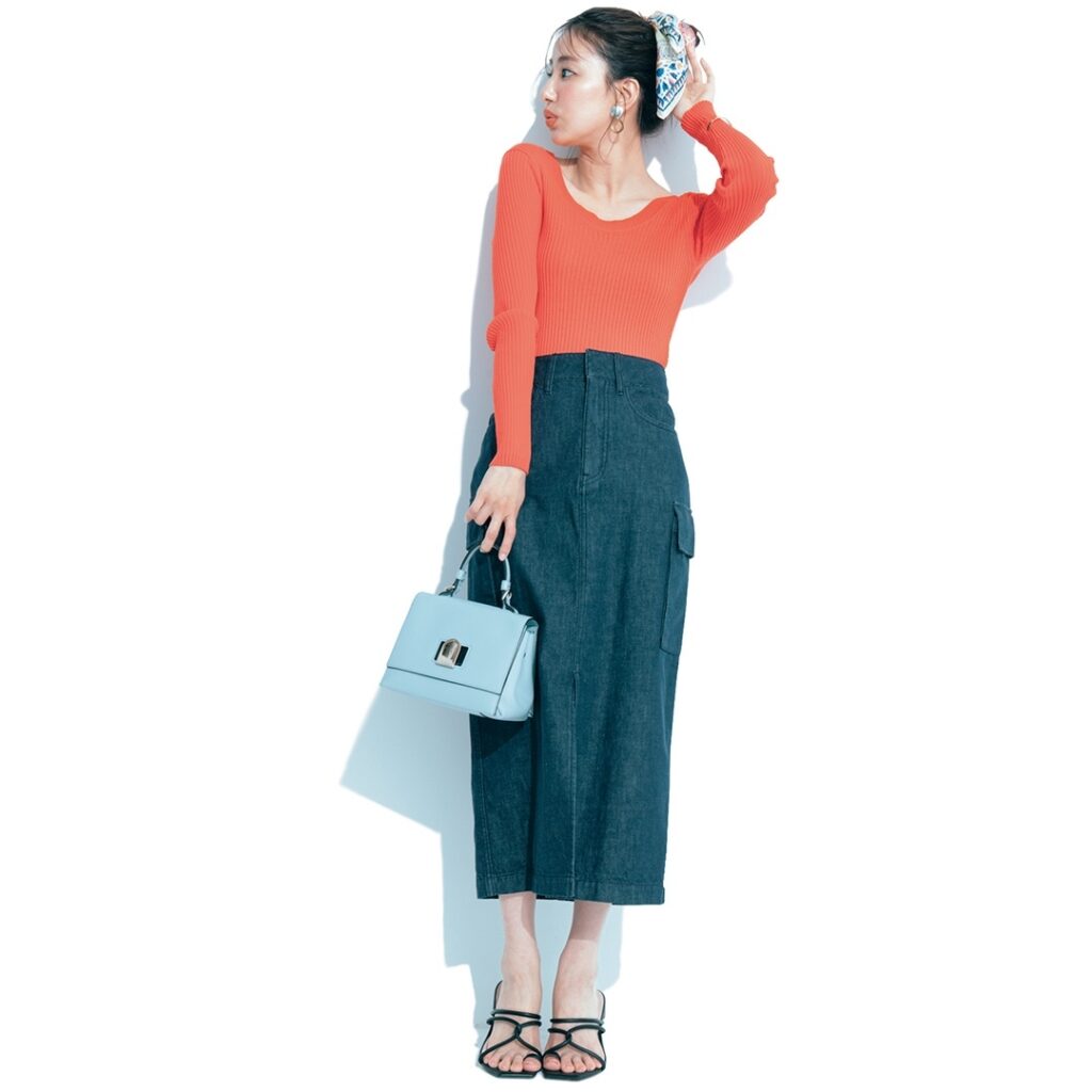 ／⁠
このコーデを真似したいと思ったら、⁠
コメントにをください！⁠
＼⁠
.⁠
7月7日（木）、⁠
コンサバなイメージの強い「ペンシルスカート」は、⁠
デニム