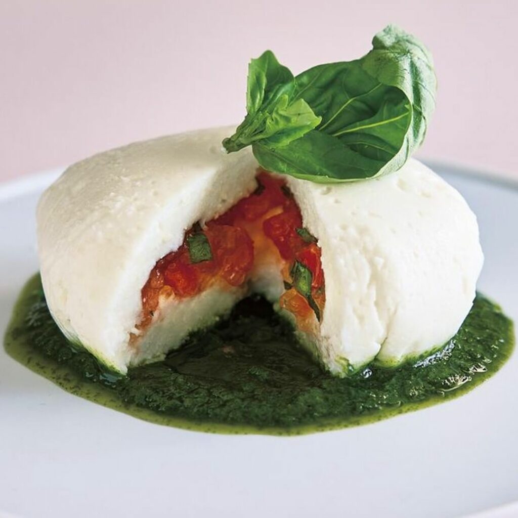 【#サラダレシピ 】トマト、モッツァレッラチーズ、バジルなどを合わせたイタリアの定番サラダ「カプレーゼ」をまとめて、ボール状に!
・
モッツァレラチーズボールの 【#サラダレシピ 】トマト、モッツァレッラチーズ、バジルなどを合わせたイタリアの定番サラダ「カプレーゼ」をまとめて、ボール状に!
・
モッツァレラチーズボールの