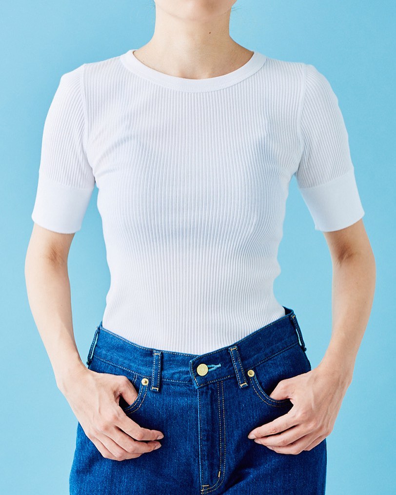 【今すぐ欲しい白Tシャツ】
ぴったりと、そしてやさしく体にフィットするリブTシャツはハイクのロングセラーアイテム。なめらかで肌触りのいい高品質のコットン100%