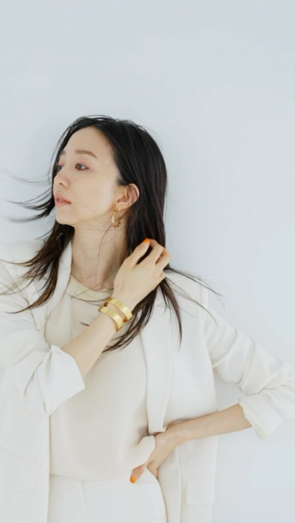 /
夏の“涼やか美人”なコーデは
「Theory」がパートナー!
\
今年も本格的な暑さが到来!
「涼しくてストレスフリーに過ごしたいけれど、
品の良さやきち /
夏の“涼やか美人”なコーデは
「Theory」がパートナー!
\
今年も本格的な暑さが到来!
「涼しくてストレスフリーに過ごしたいけれど、
品の良さやきち