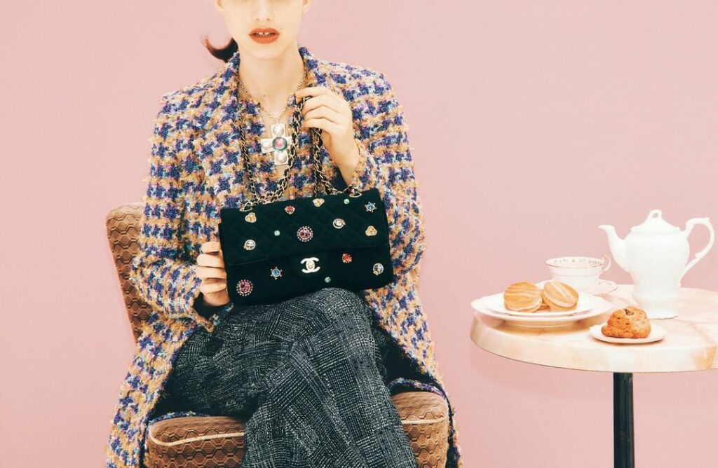 素敵なバッグと焼き菓子は、常に私を誘惑するスウィートな存在。そこでSPUR9月号の「いつもそばには、バッグと焼き菓子」では、魅惑のコンビをご紹介しています

例