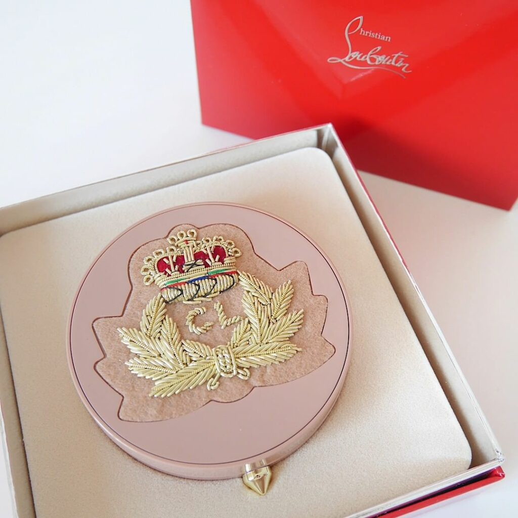 【#クリスチャンルブタン】ルブタンよりベースメイク第二弾ラグジュアリーなケースが美しいフェイスパウダーが登場

━━━━━━━━━━━━━━
▷クリスチャン  