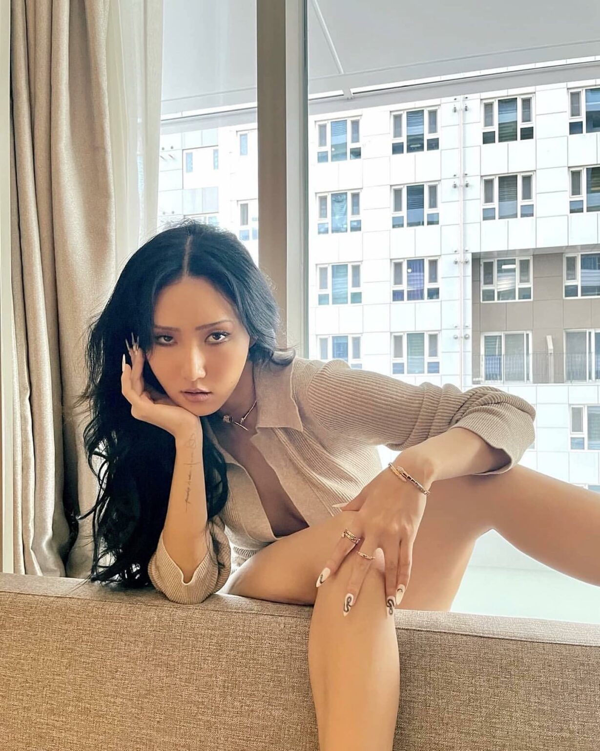 HAPPY BIRTHDAY HWASAKPOP界のクイーン・ファサのファッションコーデ集

今日は韓国ガールズグループMAMAMOOのメンバー、ファサの誕生日