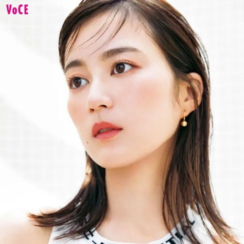 【#生田絵梨花】ブロンズのチークでヘルシー美人【夏気分でまとう3つのメイク】
女優、生田絵梨花さんがまとう、夏気分を加速させるメイク。真夏の太陽の光にも似たブ 【#生田絵梨花】ブロンズのチークでヘルシー美人【夏気分でまとう3つのメイク】
女優、生田絵梨花さんがまとう、夏気分を加速させるメイク。真夏の太陽の光にも似たブ