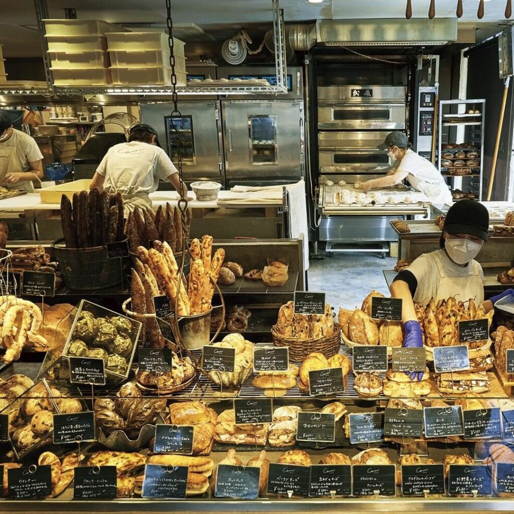 【#噂のパン 】東京・九品仏の「コ・ムン」は、パンの世界大会「モンディアル・デュ・パン」で日本人初の総合優勝を果たし、世界一となった大澤秀一シェフ率いるベーカリ 【#噂のパン 】東京・九品仏の「コ・ムン」は、パンの世界大会「モンディアル・デュ・パン」で日本人初の総合優勝を果たし、世界一となった大澤秀一シェフ率いるベーカリ