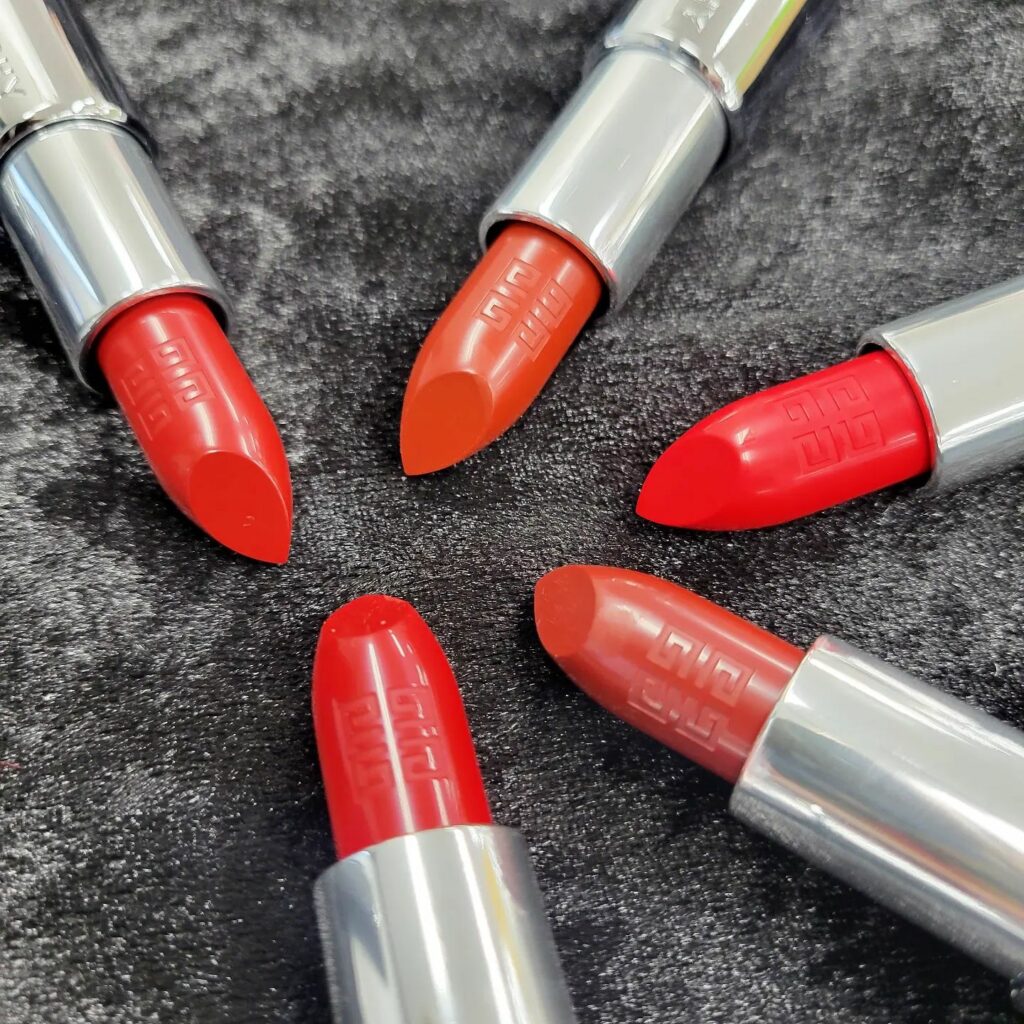 ジバンシイを代表するリップスティック「ルージュ・ジバンシイ」が「ルージュ・アンテルディ・シルキー」として生まれ変わります！ 自分らしく、自身だけの道を見つけて自