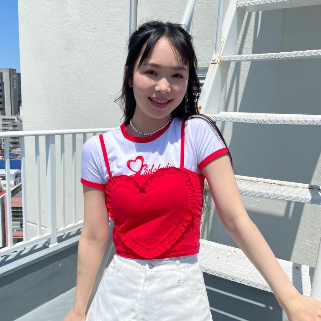 ホワイト×赤でまとめたコーデが可愛いじゅの私服
#Seventeen夏号 のST㋲夏私服ページの撮影でした

そしてそして、この撮影の時はまだロングヘアのじゅの