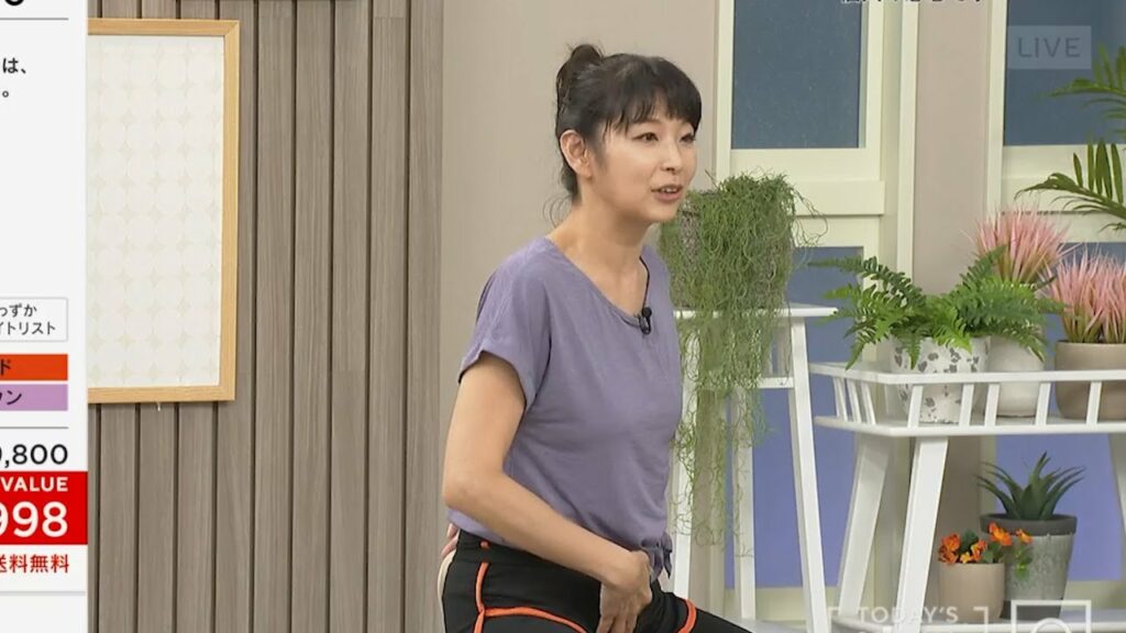 中川苗子【QVC】そんな大事な部分に手を当てて…結構大胆な苗子さんっ♪