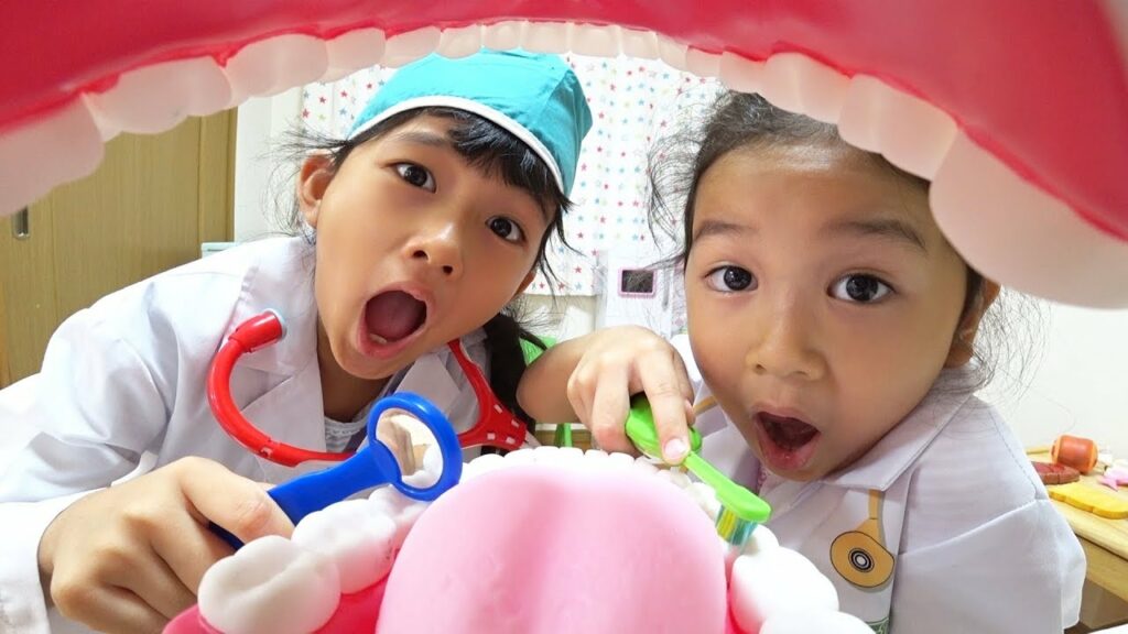 歯医者さんごっこ☆お口がくさ~い!歯のクリーニングと歯磨き練習しましょう!himawari-CH 歯医者さんごっこ☆お口がくさ~い!歯のクリーニングと歯磨き練習しましょう!himawari-CH