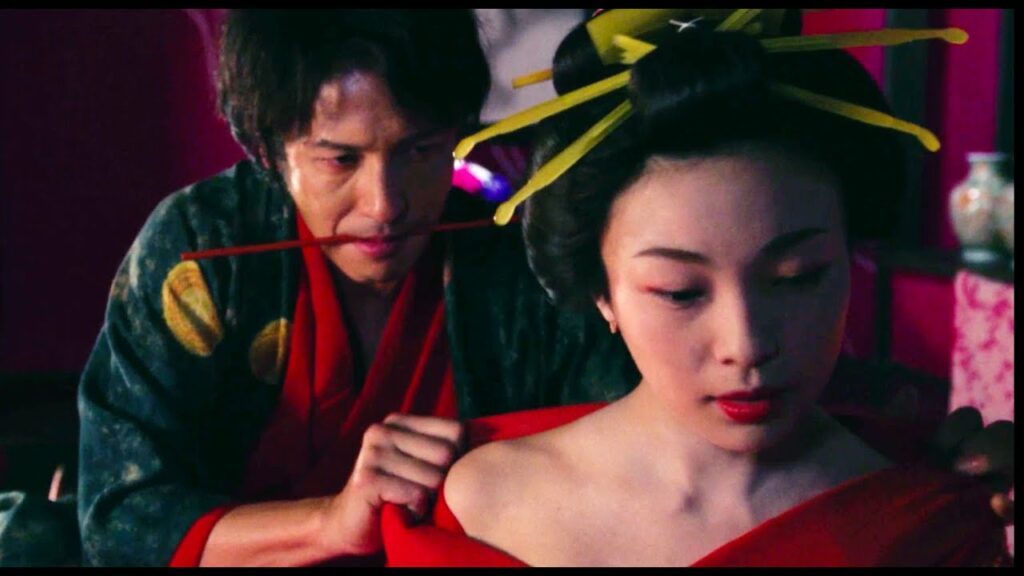 “歌麿”玉木宏、花魁・芋生悠の色気漂う背後から…／映画『HOKUSAI』本編映像／歌麿と蔦重の部屋-短尺版