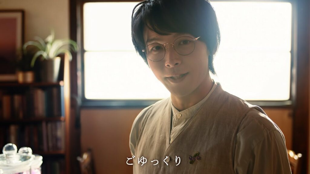 中村倫也、“かてぃん”角野隼斗の書き下ろし音楽にのせ店員役でご案内　『贅沢ルマンド』新TVCM「カフェ・ド・ルマンドへようこそ」篇＆メイキング