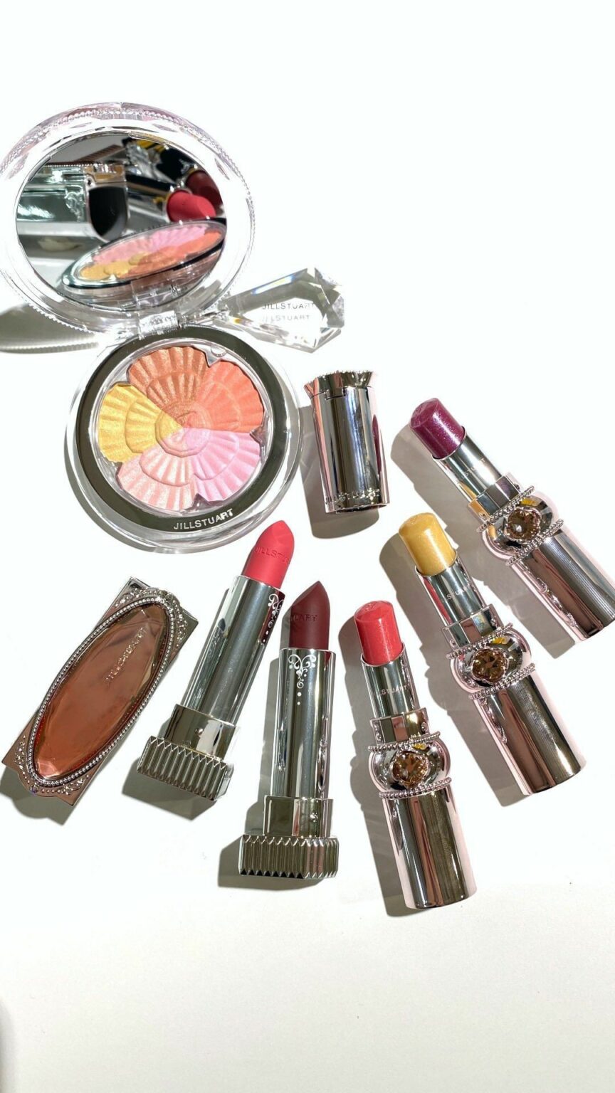 宝石のような空の色を頬に宿して
【ジルスチュアート】から、明日へのパワーをチャージしてくれるような夕陽をイメージしたコレクションが登場!
ブルーム ミックス 宝石のような空の色を頬に宿して
【ジルスチュアート】から、明日へのパワーをチャージしてくれるような夕陽をイメージしたコレクションが登場!
ブルーム ミックス