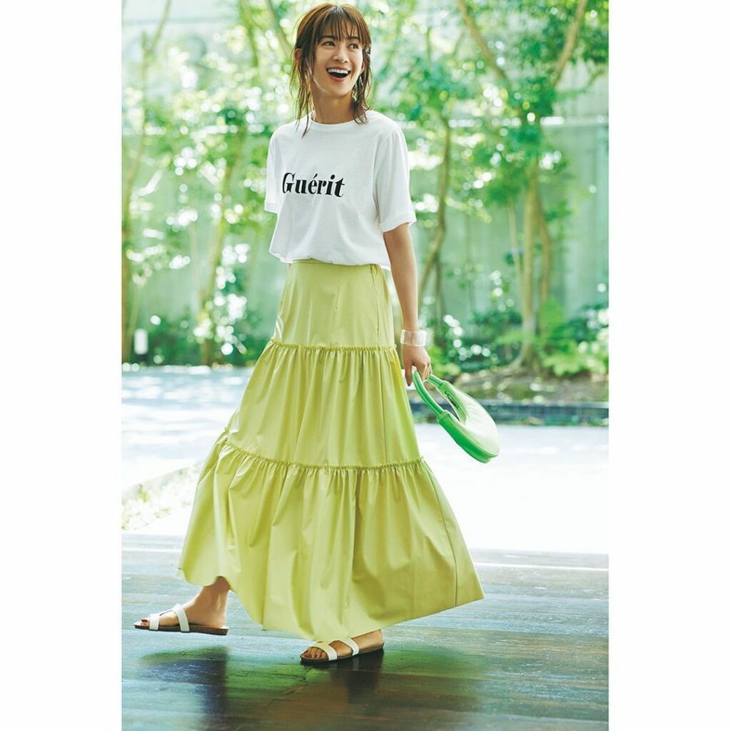 【このコーデ、いいなと思ったらコメント欄にください！】

#明日のコーデ の参考に！
Tシャツ合わせがリッチに昇華する軽やかなソフトイエロー＆一年中使えるレザー