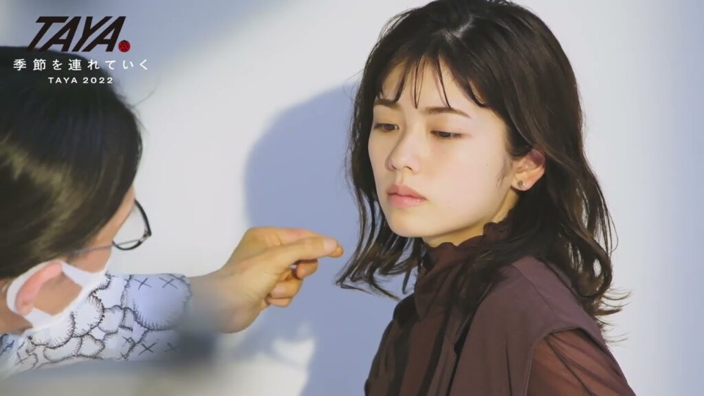 TAYA 2022 AUTUMN CAMPAIGN『秋の光を　集めて、重ねて』　小芝 風花「季節を連れていく」