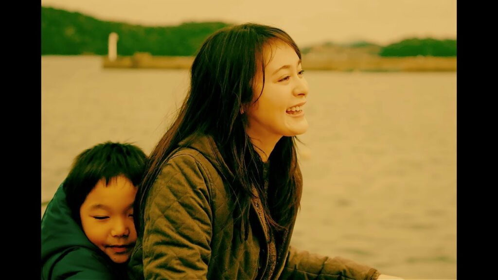 貫地谷しほり、実の子を取り戻すため決死の覚悟で遠く離れた島へ 『夕陽のあと』予告編