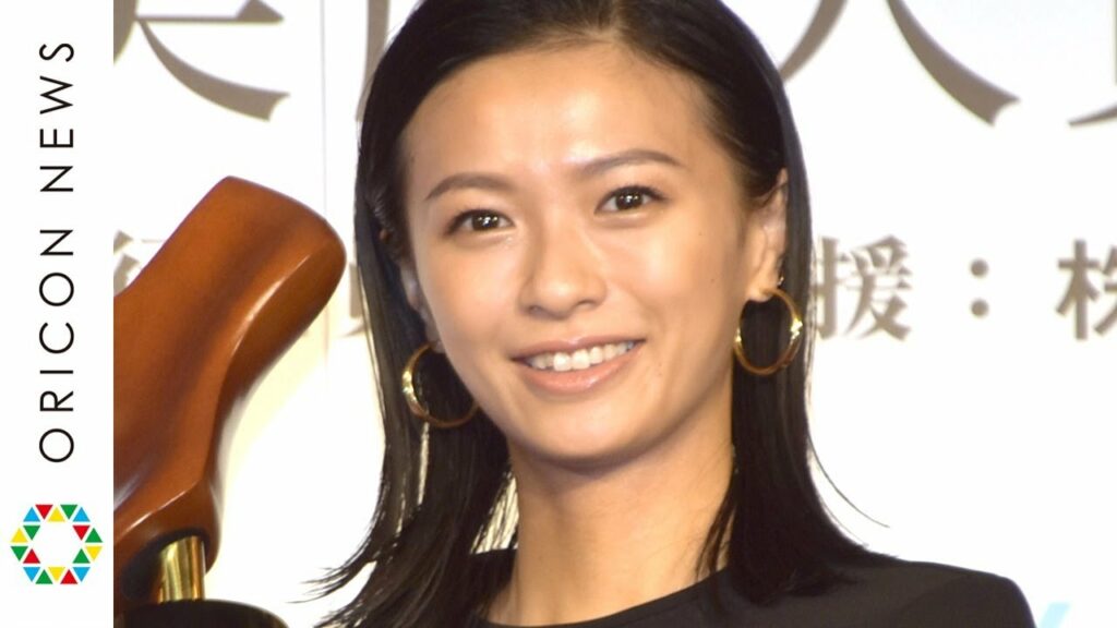 一児の母・榮倉奈々、変わらぬ美脚＆スタイル維持の秘けつは「毎日8000歩」　『第17回 クラリーノ美脚大賞2019』授賞式