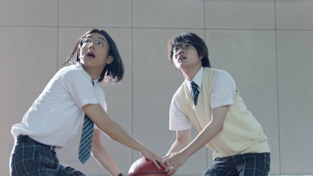 “高杉くん”神木隆之介＆“細杉くん”中川大志、衝撃のシュート成功率は!?　au『意識高すぎ！高杉くん』新CM「シュート」篇＆メイキング映像
