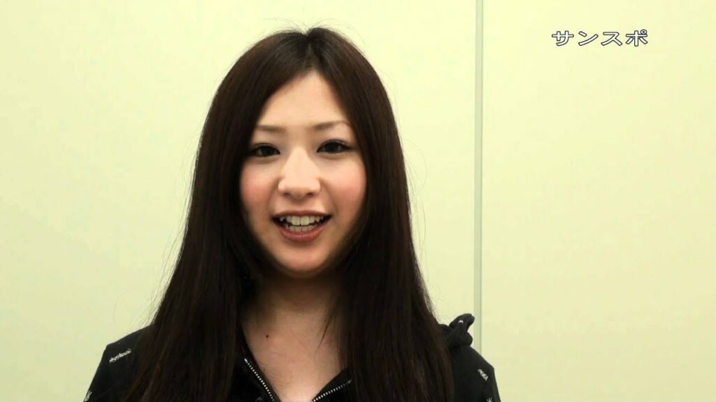 佐山彩香らが来社