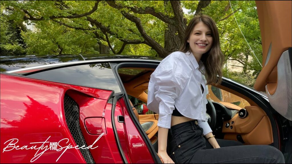 マギーが憧れのマクラーレンを魅せる！ドライブも必見！