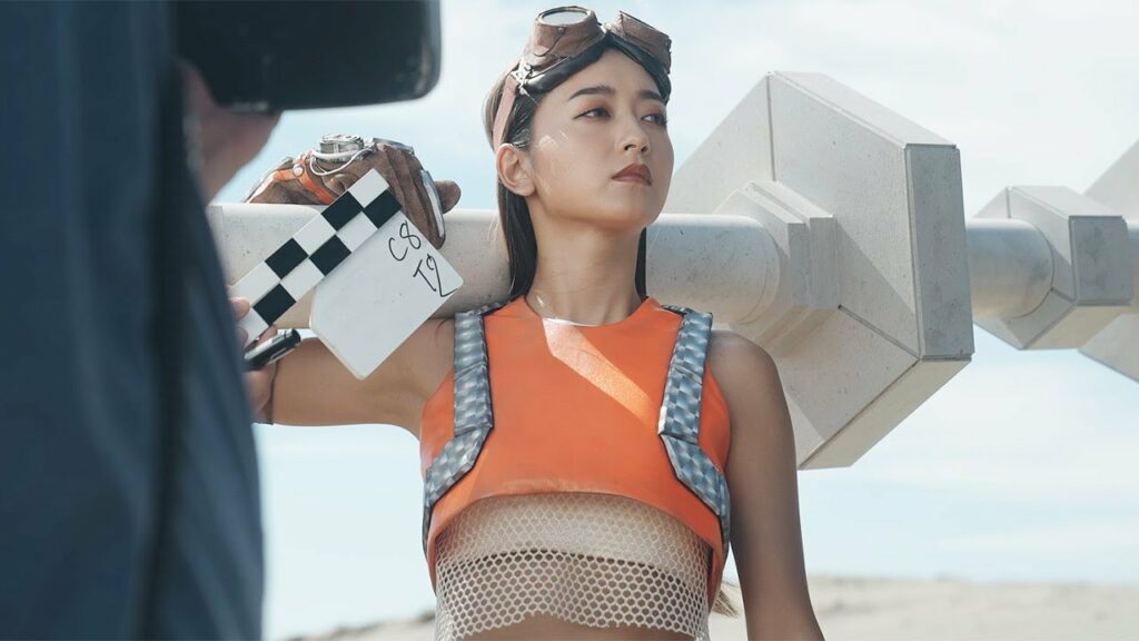 みちょぱ、美腹筋披露&ヘソ出しも! 6mの巨大アンテナ地面に突き刺す!? バディネット新ウェブCM「世界を変えるために篇」&メーキング みちょぱ、美腹筋披露&ヘソ出しも! 6mの巨大アンテナ地面に突き刺す!? バディネット新ウェブCM「世界を変えるために篇」&メーキング