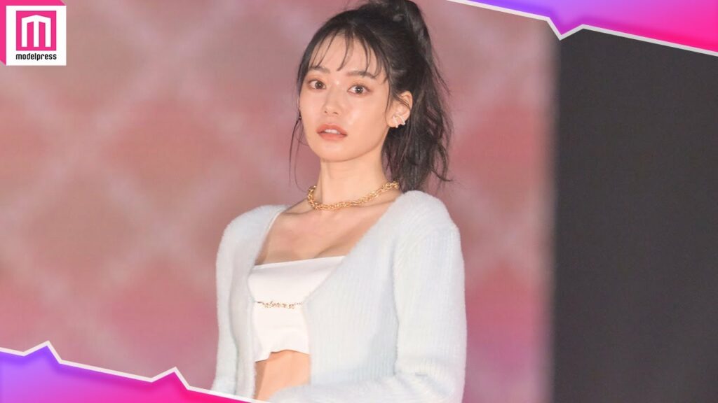 なこなこカップル・なごみ、ミニ丈キャミで大胆デコルテ＆ウエスト見せ❣️【Rakuten GirlsAward 2022 A/W】