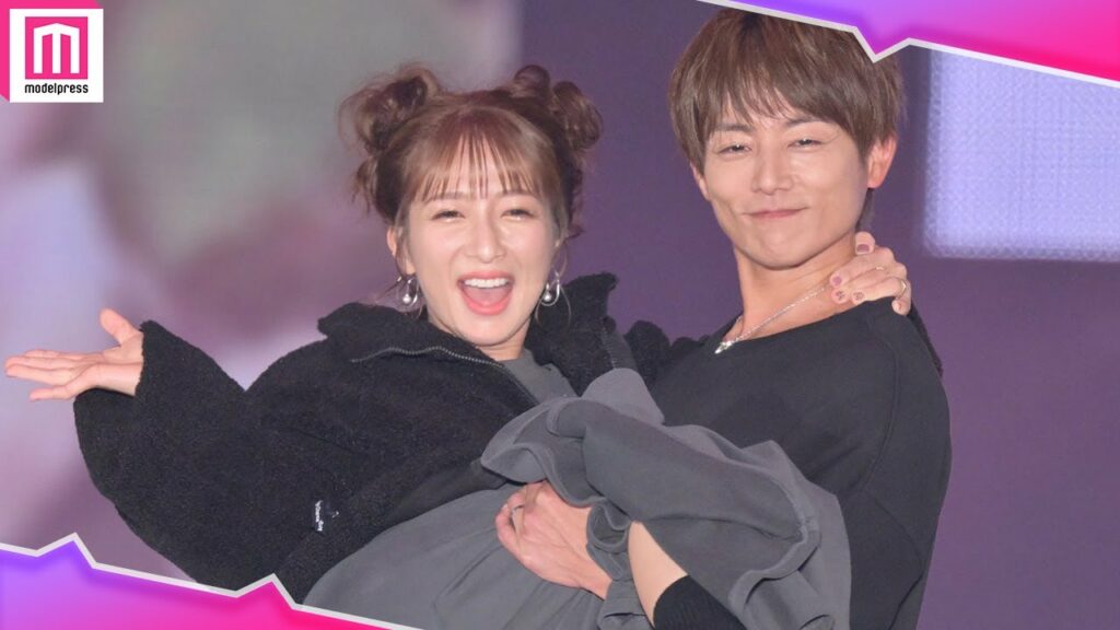 辻希美＆杉浦太陽夫妻、お姫様抱っこでラブラブランウェイ💓【Rakuten GirlsAward 2022 A/W】