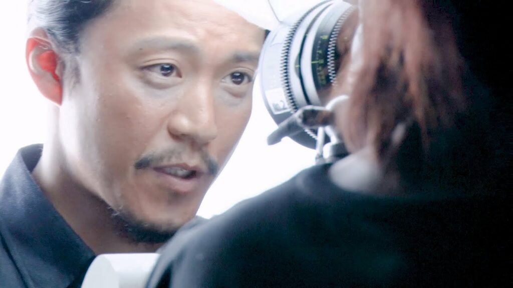小栗旬、カメラに迫り強い想いを語りかけ／「doda X（デューダエックス）」CM＋メイキング