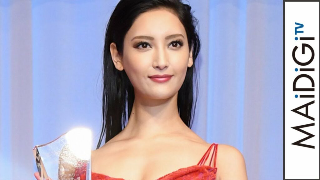 菜々緒「もっともっと輝けるように」 自身イメージのジュエリーに「涙が出そうに」 「第29回日本ジュエリーベストドレッサー賞」表彰式 菜々緒「もっともっと輝けるように」 自身イメージのジュエリーに「涙が出そうに」 「第29回日本ジュエリーベストドレッサー賞」表彰式