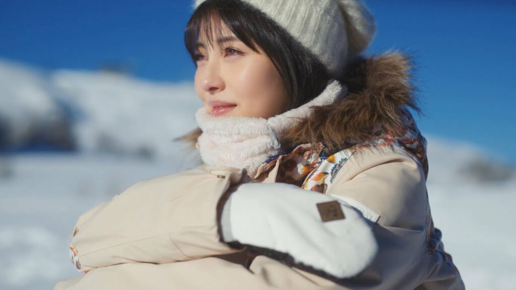 浜辺美波＆岡田健史『JRスキー』CMでW主演！楽曲にはEve「白銀」　JR SKISKI新CM