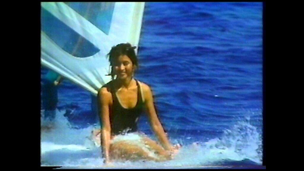 ANA SPORTSRESORT沖縄 - 石田ゆり子 - ♪ 山下達郎 ｢踊ろよ、フィッシュ｣