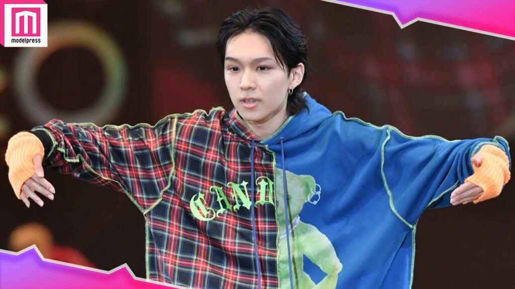 ウチら3姉妹・とうあ&ゆら出演キャンセルでこま1人ランウェイ、両サイド不在の”エア肩組みポーズ”も披露!【札幌コレクション2022AW】 ウチら3姉妹・とうあ&ゆら出演キャンセルでこま1人ランウェイ、両サイド不在の"エア肩組みポーズ"も披露!【札幌コレクション2022AW】