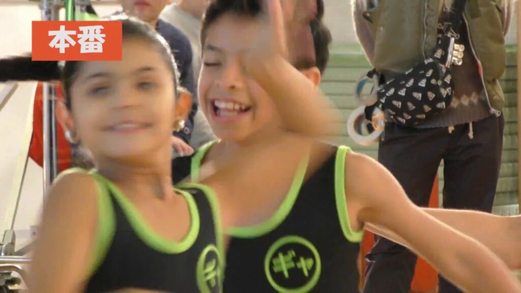 松田翔太の隣でキレッキレのサルサを踊る男女は何者！？