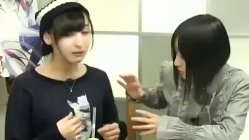 【笑】佐倉綾音「胸じゃなくて私を見て//」悠木碧「え、あやねると言えばオッパイでしょ」竹達彩奈「ジィーッ…」先輩声優からお胸に語りかけられ自らもウケるあやねるｗ