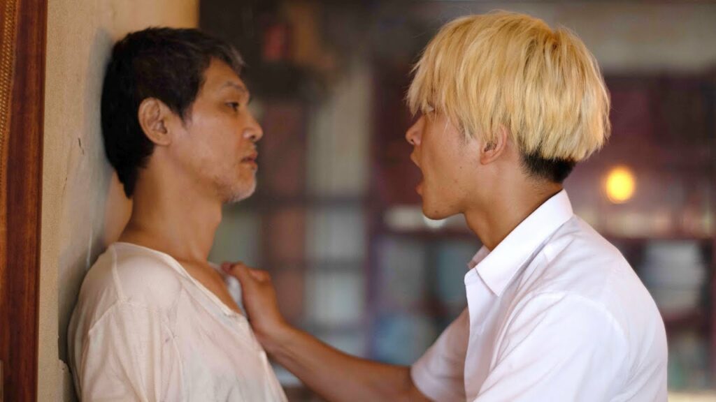 佐藤寛太、父・加藤雅也の胸ぐらを掴む!大切な家族を失った親子が対峙する超重要なシーン/映画『軍艦少年』本編映像 佐藤寛太、父・加藤雅也の胸ぐらを掴む!大切な家族を失った親子が対峙する超重要なシーン/映画『軍艦少年』本編映像