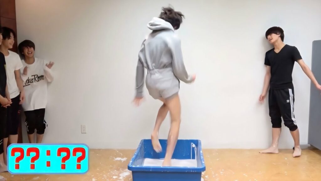 【美少年】足の長さを自慢する佐藤龍我/【비쇼넨】　긴다리를 자랑하는 류가