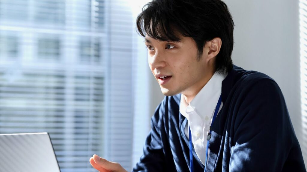 磯村勇斗、“死”の申し込みに笑顔で対応する市役所職員に／映画『PLAN 75』本編映像