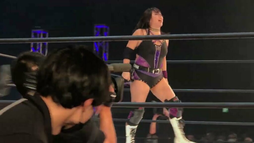 まなせゆうながタッチを受けて叫ぼうとしたところをカットされるもまなせは3連続ショルダータックル！ 東京女子プロレス「WRESTLE PRINCESS Ⅲ」 2022年10月9日