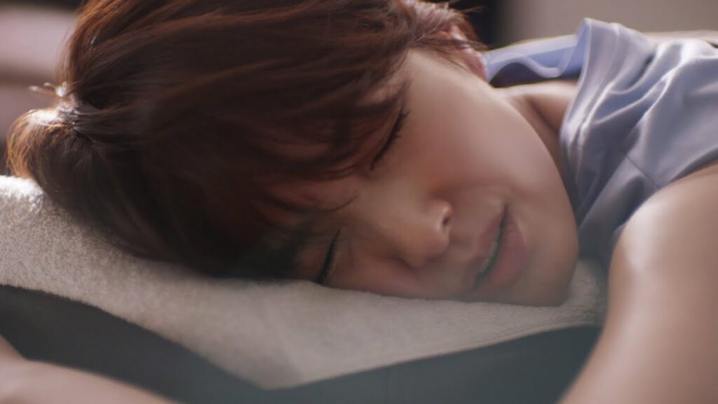 吉瀬美智子、気持ちよさに思わず声…　“素”の表情も　「りらくる」新CMが公開