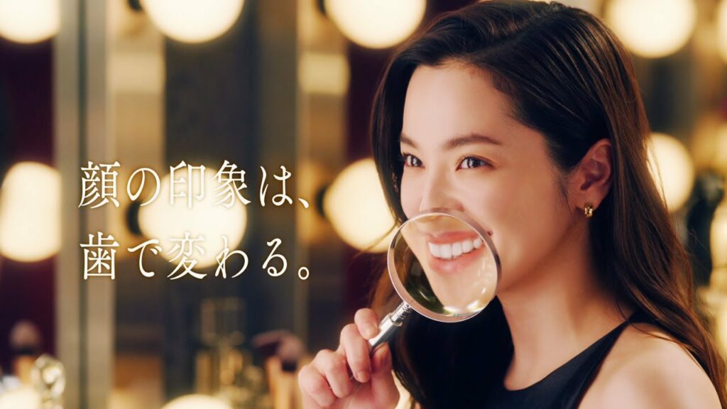 中村アン、ルーペで拡大！美白な歯をキレイ魅せ！　ライオン『Lightee』新CM