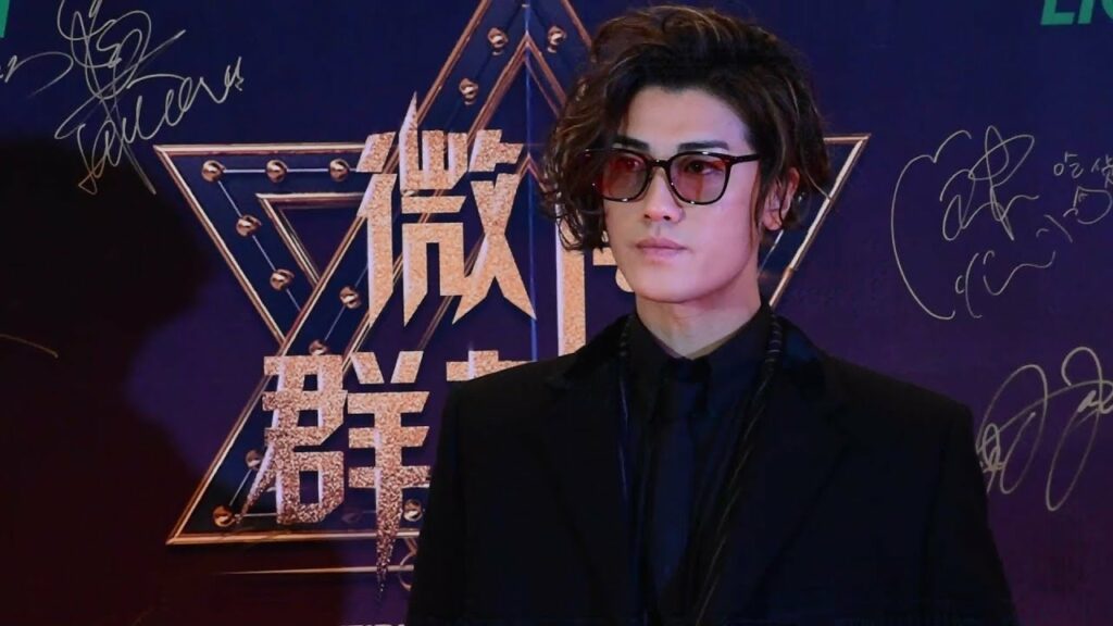 赤西仁が黒いコートとストライプスーツで登場！＜WEIBO Account Festival in Japan 2018＞