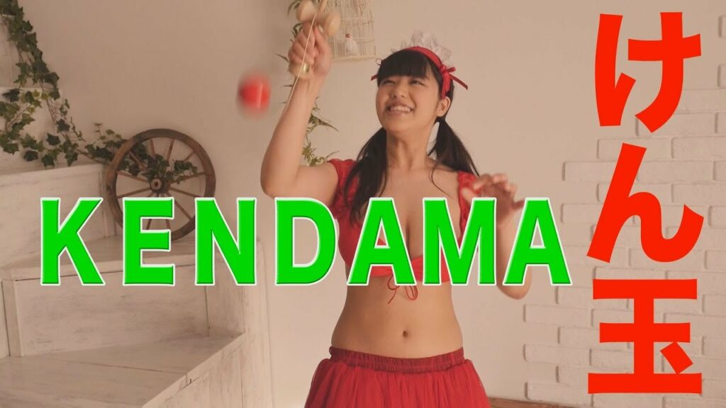 松村有花（四葉杏果）　けん玉に挑戦！　グラビア学園　Playing with kendama　Yuuka Matsumura